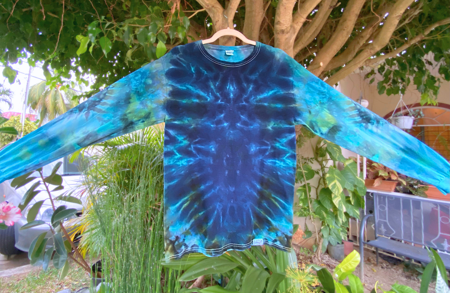 Long Sleeve Tee | Size Medium
