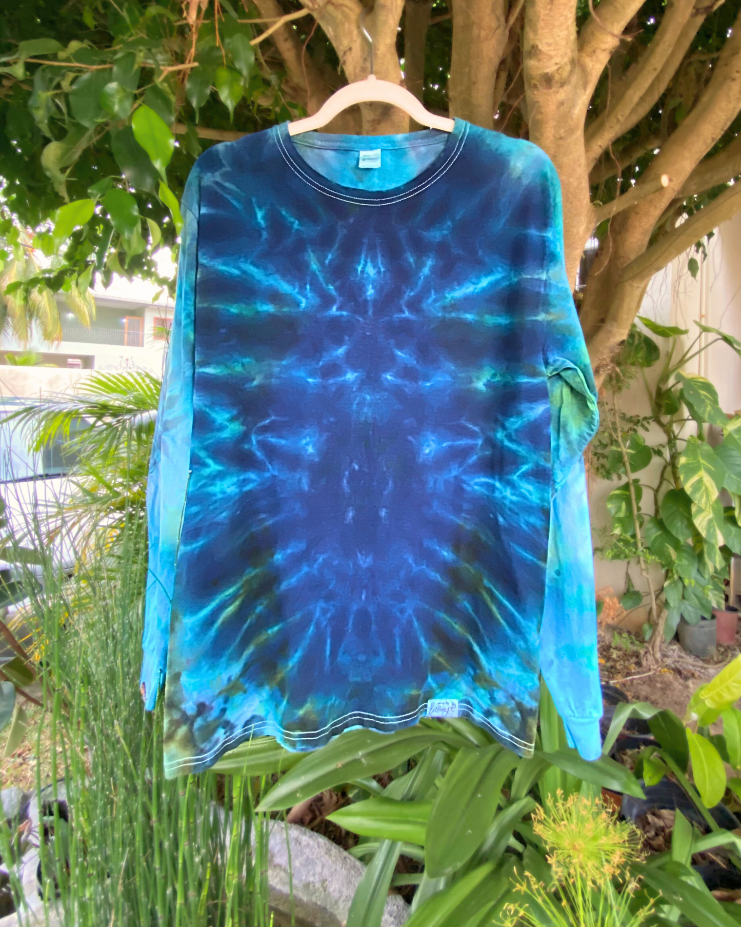 Long Sleeve Tee | Size Medium