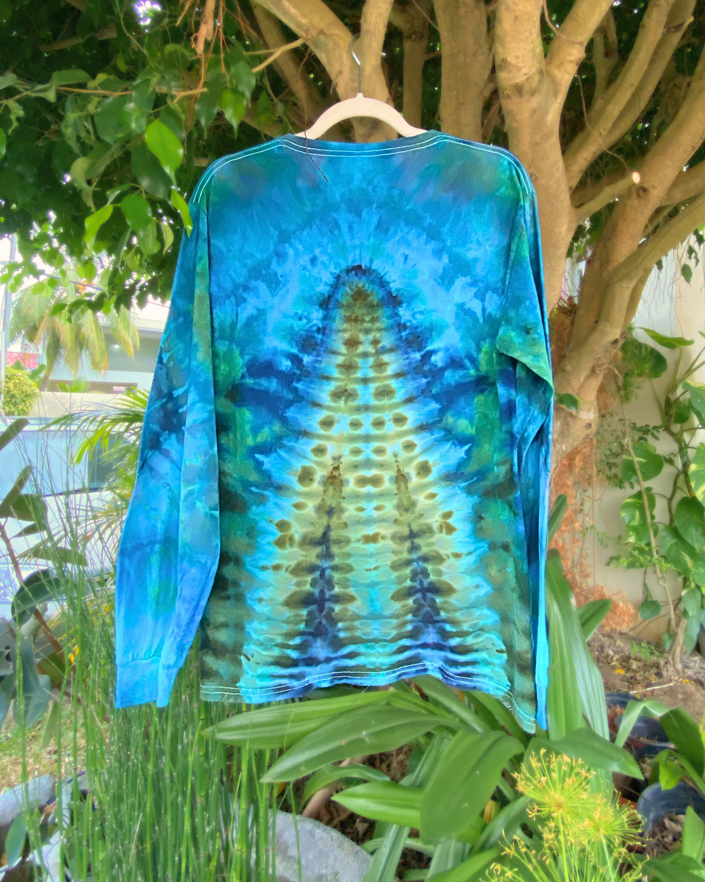 Long Sleeve Tee | Size Medium