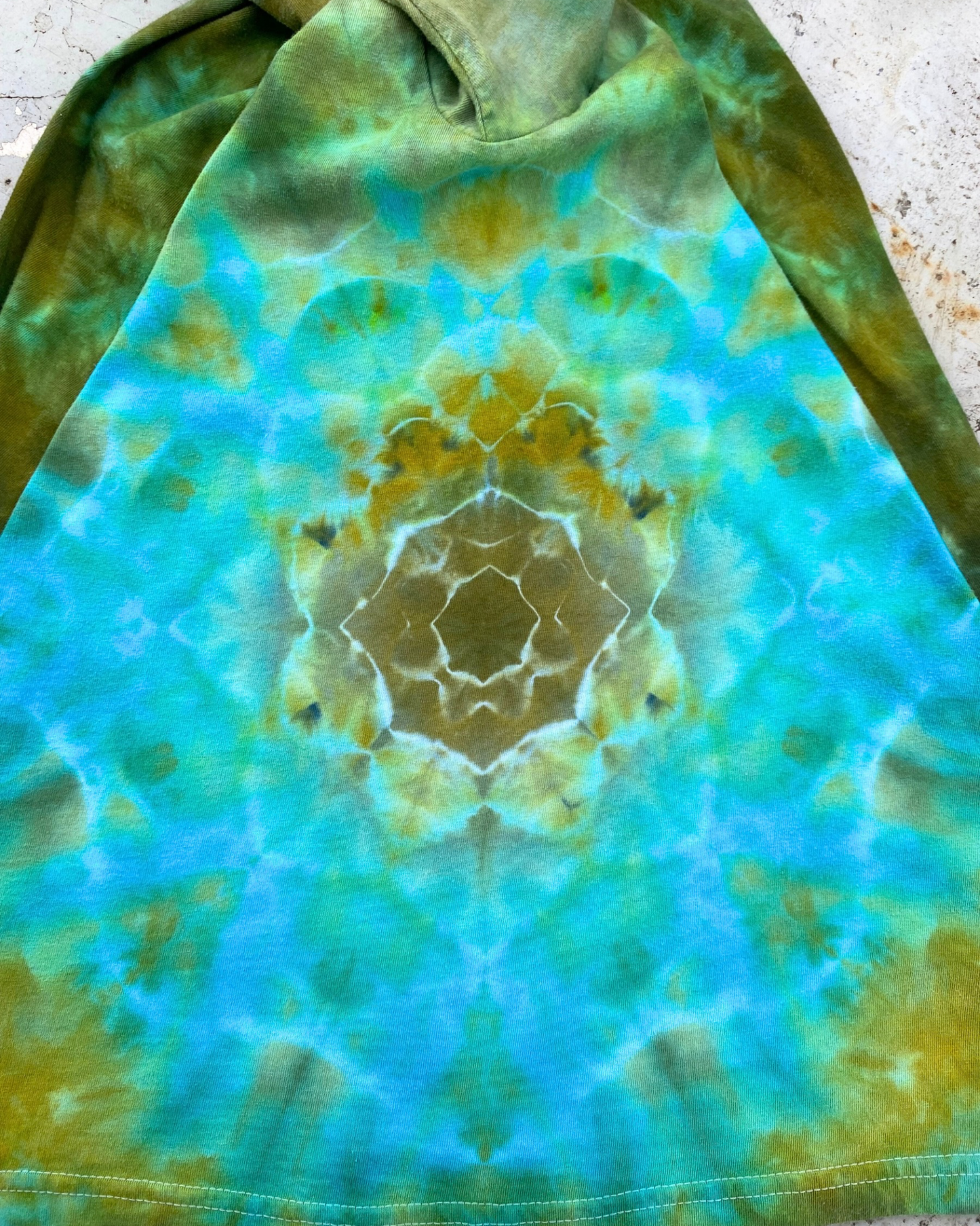 Mandala Ice-dyed Tee | size extra-large